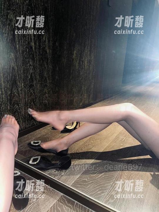 脸红Dearie 微密圈 - 在黑色中徘徊!脸红Dearie最新图册,没想到黑也能这么迷人!