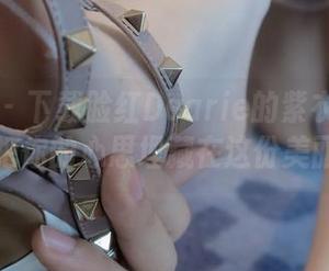 微密圈 – 下载脸红Dearie的紫衣丝足美图，把你的心思埋藏在这份美丽里吧