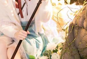 花兮_honoka黑白旅程：COS的不同面，让我有点小迷糊