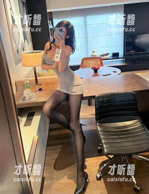微密圈 - 高清写真，让葛征的红裙仿佛会呼吸，真是太吸引了！