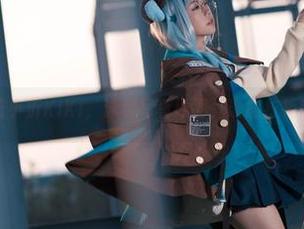 掀起海浪的蓝小沂KiKi，泳装写真原图，谁能抗拒这样的魅力？