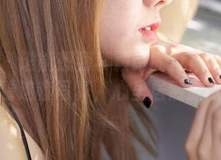 蜜桃社 – 谁能想到李颖诗的白裙竟如此迷人？看看这套写真，心里居然默默感叹。