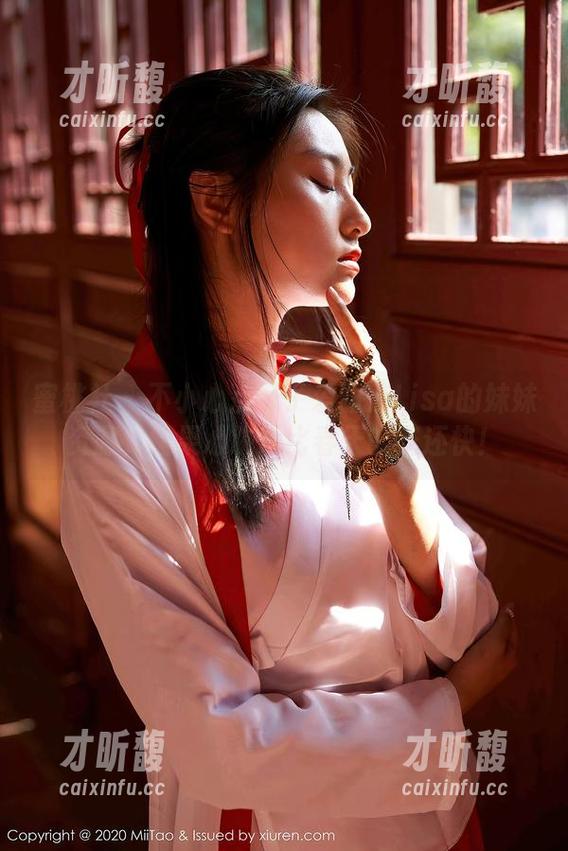 蜜桃社 - 不小心点开了爱丽莎Lisa的妹妹资源，结果心跳得比春天的花还快！