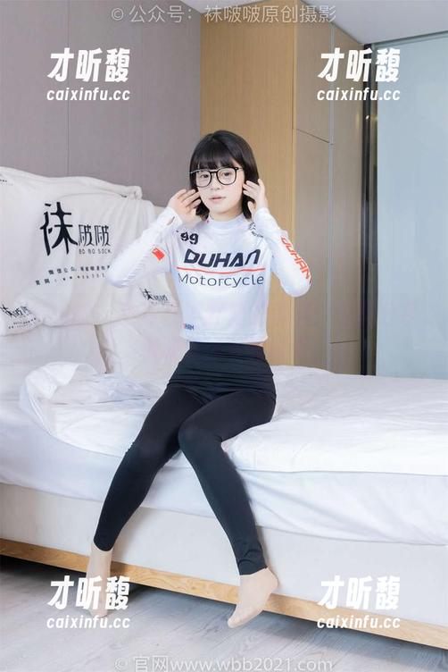 袜啵啵-小沫 袜啵啵 - 小沫在浴缸里的清醒:原图分享,水波荡漾下的故事!