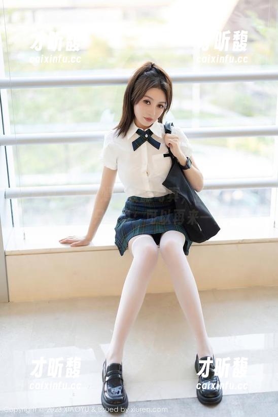 语画界-杨紫嫣 语画界 - 杨紫嫣的校服写真,那些青春的美图,我只想说:可以再来一套!