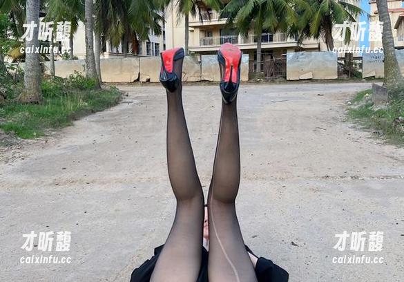 微密圈 - 人体美学大揭秘，迷人的五姨太的免费套图让你眼前一亮！