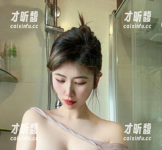 醇子小姨 微密圈 - 原图瞩目,醇子小姨的开叉灰旗袍确实吸引眼球,只是那高腰设计,真是犹如一把双刃剑啊…