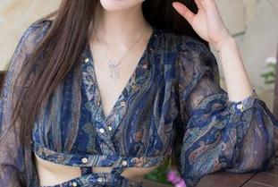 魅妍社 – 精选FoxYini孟狐狸图包：学姐的每个姿势都好像在说‘我才不是偶像’！