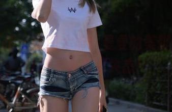 魔镜街拍 – 美图大增！曼曼的美脚合集，让你未免有点失态！