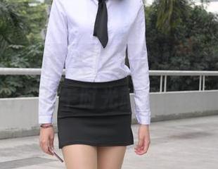 在魔镜街拍的镜头下，定制作品中的黑丝美少妇，下午时光就是这么迷人。