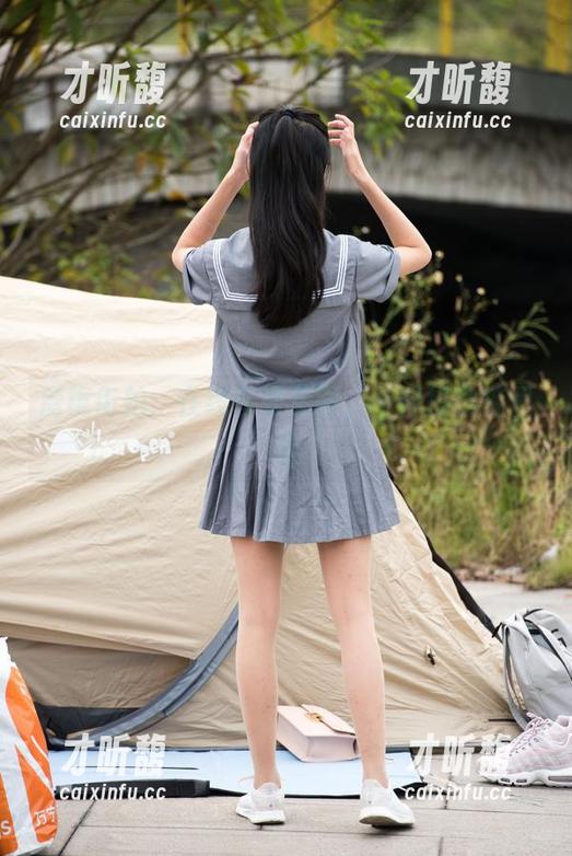 魔镜街拍 魔镜街拍:在线享受美图,午餐搭讪裤里丝