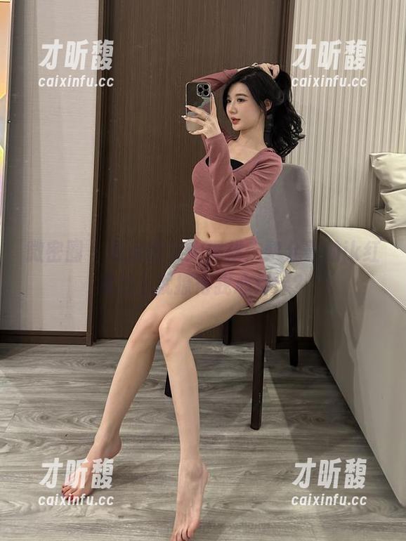 微密圈 - 私房图集大揭秘：黎允熙的jk红裙怎么就撩得我心痒痒？